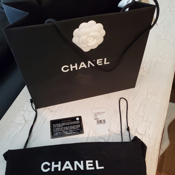 SOLD 💋💋💋11A CHANEL on the Road Shopping Tote - Picture 12 of 15